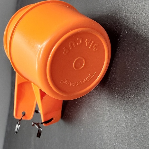 Vintage Set of 4 Orange Tupperware Measuring Cups Scoops 1/4 1/3 1/2 3/4 Cup - Picture 11 of 11